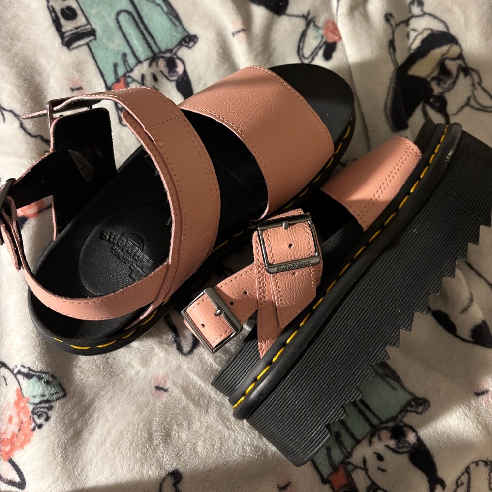 Dr. Martens 6